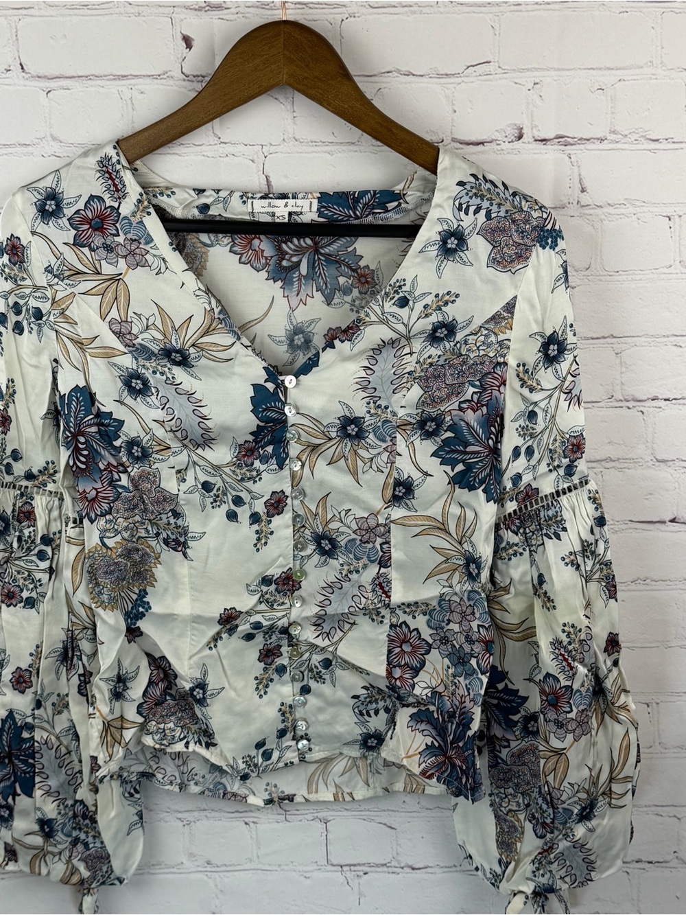 Willow & Clay Cream Floral Button-Front Blouse XS blouson sleeves Whimsigoth